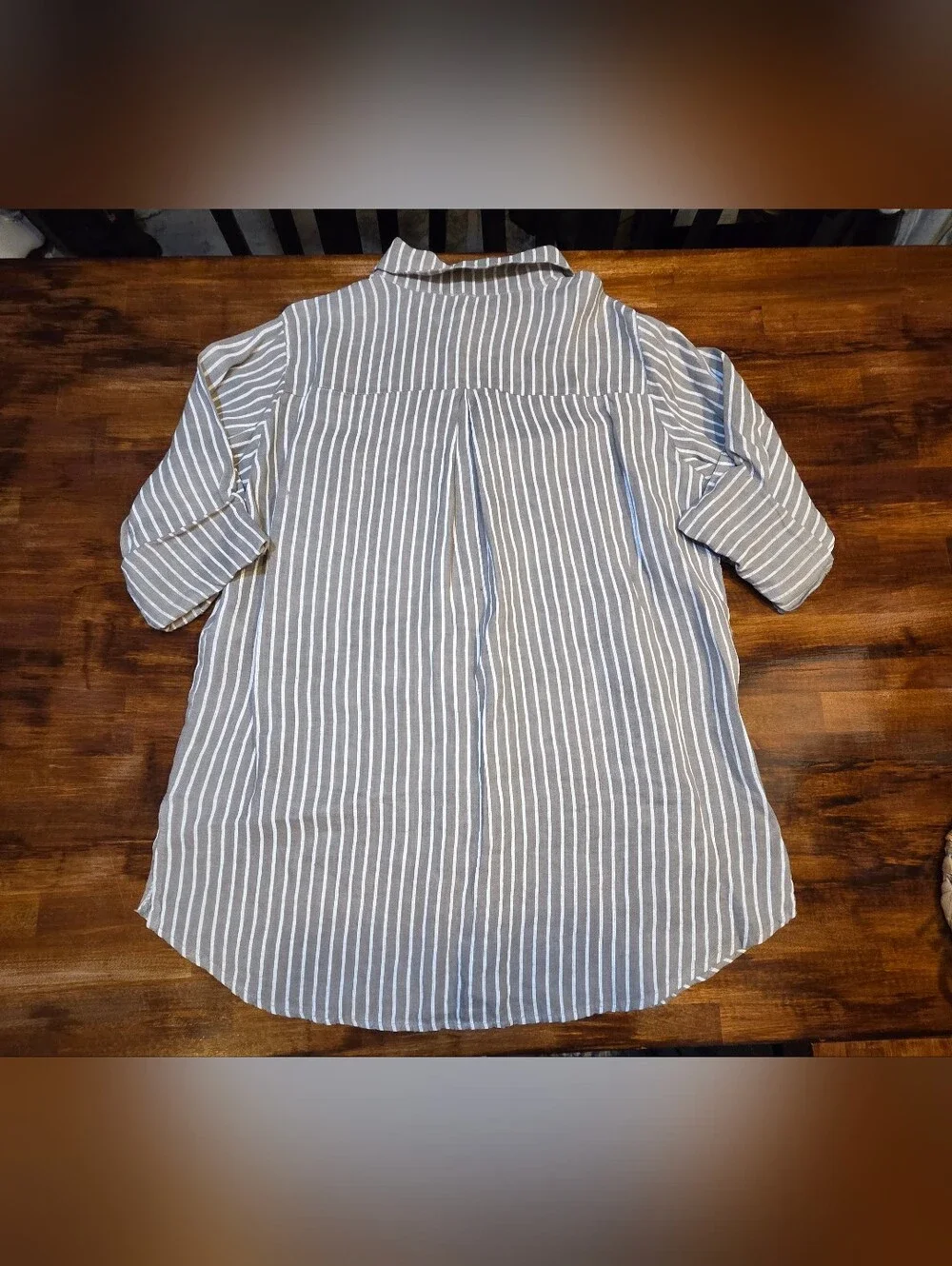 Zenara Woman medium gray and white striped linen shirt SZ M 100% linen